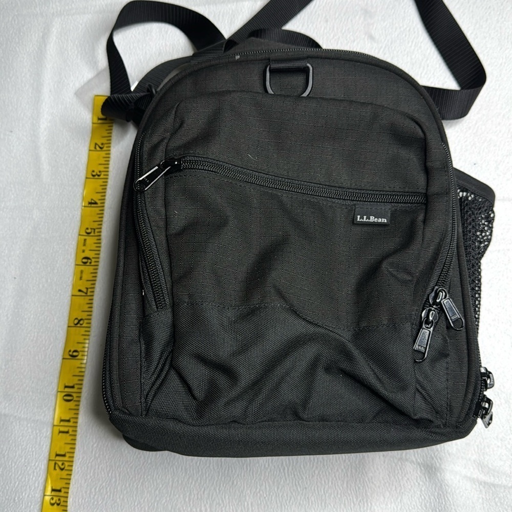 L.L. Bean black zipper lunch bag in excellent condition